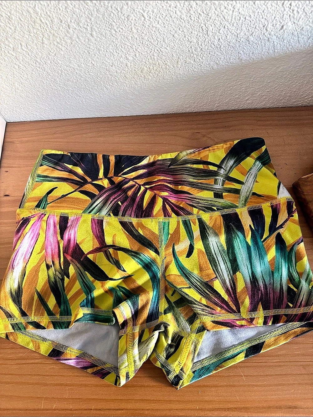 FLEO Original Women's Abstract Athletic Shorts in Yellow & Multicolor Size